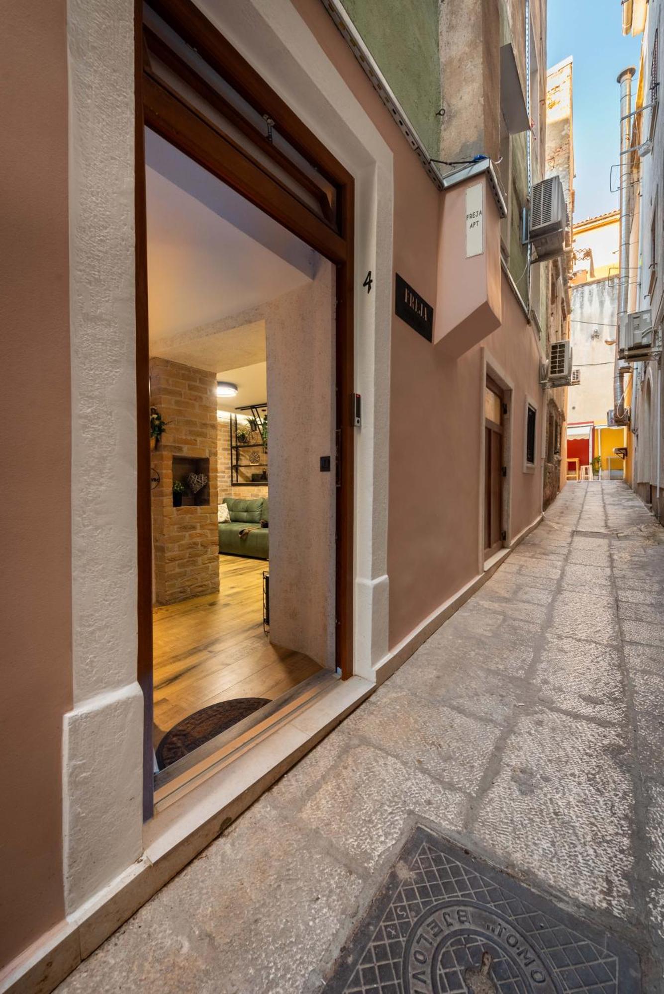 Freja- Luxury Old Town Center Apartment *